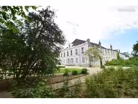hotel particulier du 18eme siecle entierement restaure