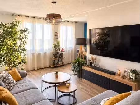 appartement traversant f3 avec vue dégagée  balcons et stationnement