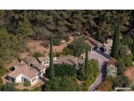 mas provençal de caractère · 180 m² · 5 chambres · terrain 3 500 m² · vue dégagée  cuers d