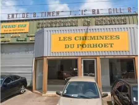 entrepôt + boutique + bureau +/- 700 m2