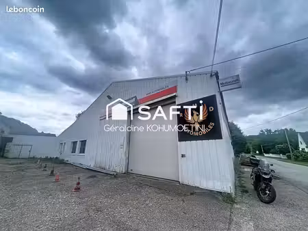 local 600 m² ploerdut