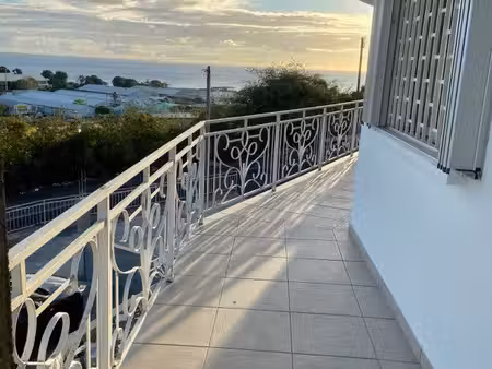 f4 lumineux avec vue sur mer - bien situé