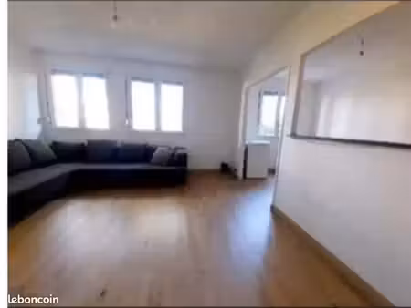 apparemment à loué