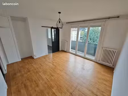t4 2 chambres cave garage balcon