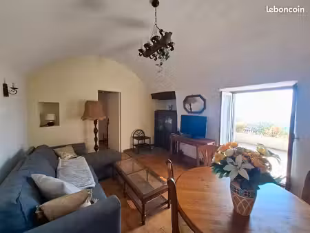 f3 rez-de-chaussée de maison de village à 20 minutes de mezzavia