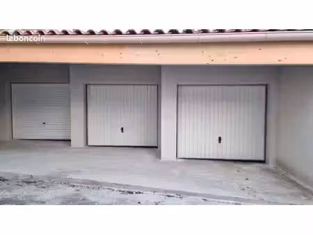 à louer : garage/box