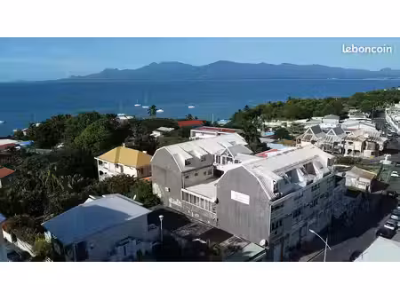 locaux commerciaux a vendre au coeur du bourg du gosier