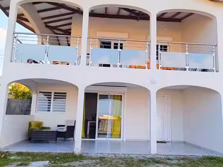 t3 meublé – rez-de-jardin– le gosier – calme – 80 m² – proche plage & transports