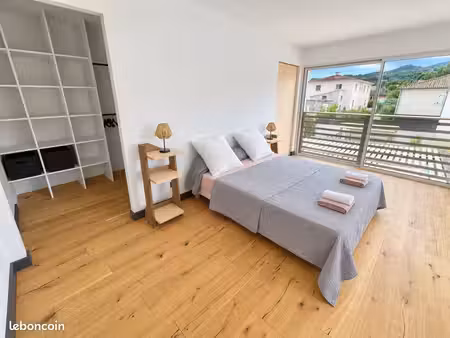 villa f5 moderne avec piscine et grande terrasse