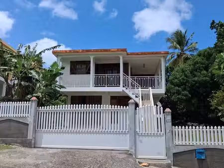 location de villa  grand jardin clôturé  libre de suite (non meublé)