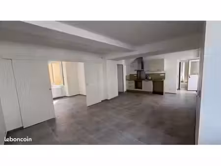 apparemment 55m2 f3 + cour / garage + cave