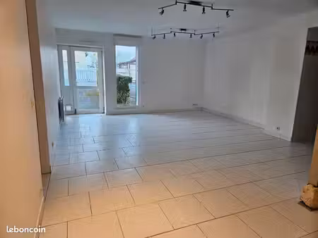 appartement plain pied   104 m2   50 m mer