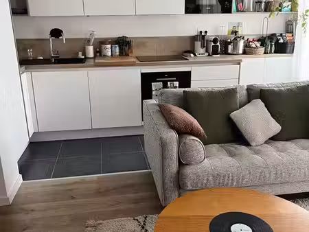beau t3 meublé de 65 m² avec terrasse métro garibaldi – 1 800/mois + charges