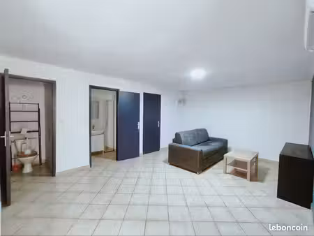 studio meublé 42m² + terrasse – centre gareoult
