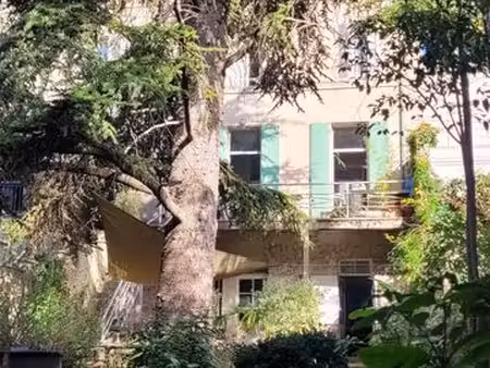 jolie maison de ville à côté du jardin public