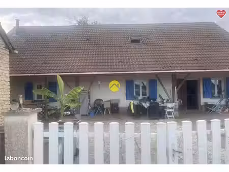 pas de voisin que des champs
