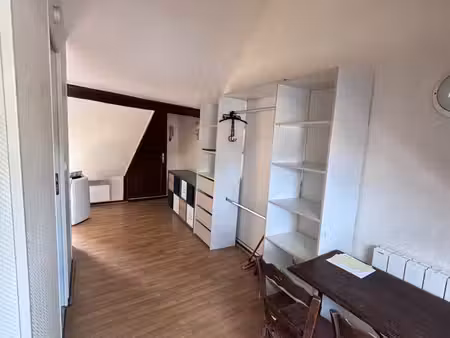 studio meublé — calme et lumineux
