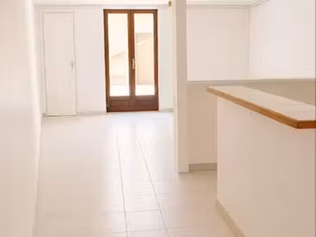 maison de ville + cour 95m2