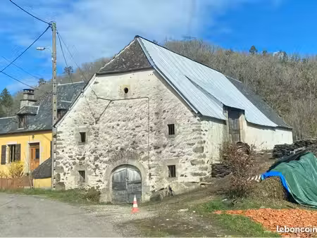 grande grange 350m2  bois 9ha et prés 2ha