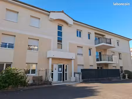 bel appartement t2 avec terrasse et place de parking