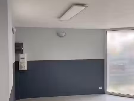 local commercial rénové 47 m²  axe passant à ivry-la-bataille