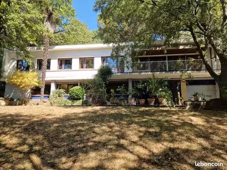 villa d’architecte des années 60 – une propriété rare  entre architecture et nature