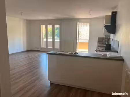 bel appartement 72m² t3 terrasse cave et garage