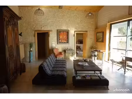 deux maisons exceptionnelles dans une région authentique  les marais de l'estuaire de la g