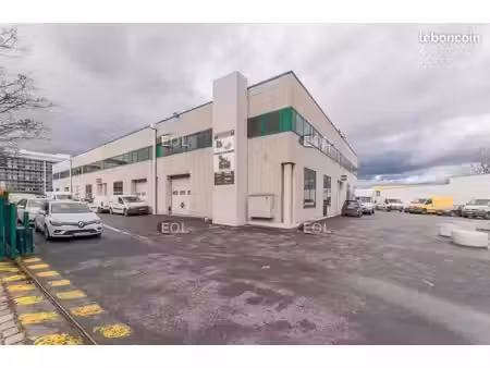 local bureaux 807 m²