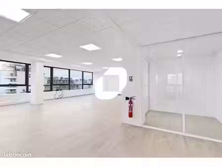 bureau 72 m²