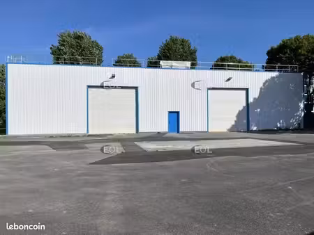 local d'activité 712 m²