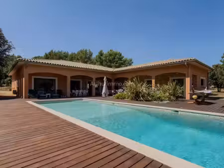 vente maison 5 pièces 200 m2 à tourtour