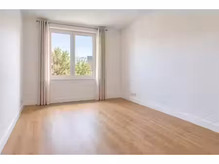 dernier étage au calme absolu !