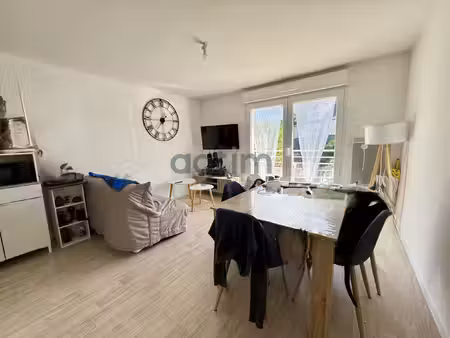 montaigu: appartement  t2  au 1er d'un immeuble collectif  b