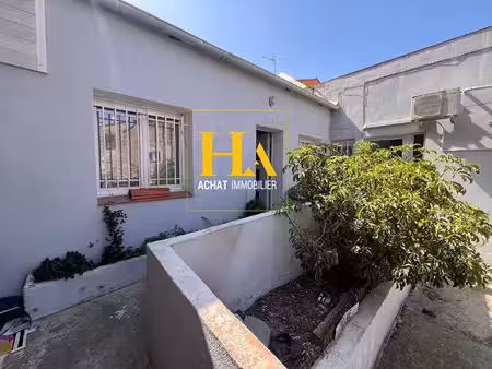 thuir centre-ville - appartement de plain-pied avec extérieur et parking privatif