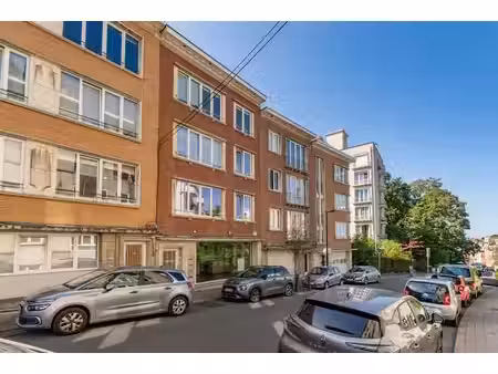 agréable commerce avec jardin à deux pas du parc wolvendael