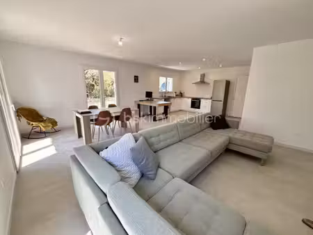 maison de 84 m² à ampus