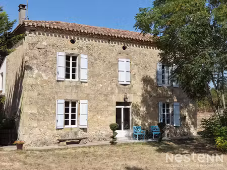 a vendre propriété en pierre rénovée avec piscine et environ 2 hectares sur la commune de 