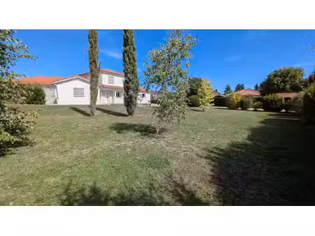 villa avec 4 chambres  1 bureau  1 garage sur 1810m2 de terr
