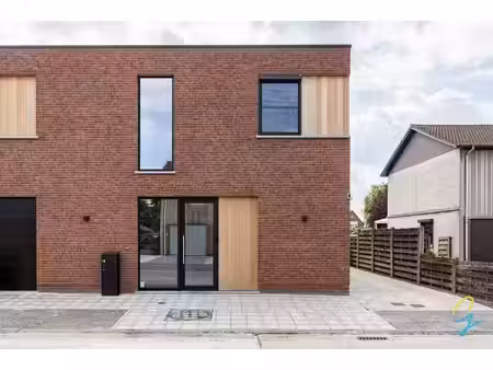 maison neuve de luxe semi-ouverte
