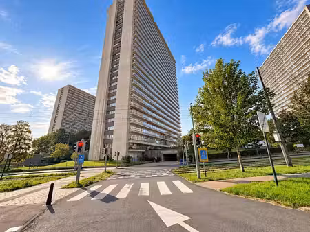 spacieux garage box de ±17 m² au rez-de-chaussée