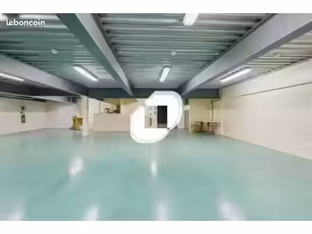 local d'activité 625 m²
