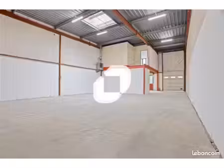 local d'activité 664 m²