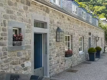 magnifique maison dans endroit très vert et calme