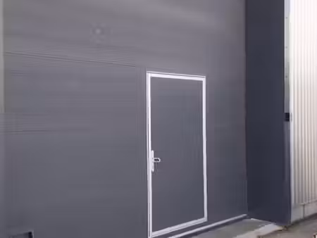 entrepôt à louer 120 m2 uniquement en zone de stockage.