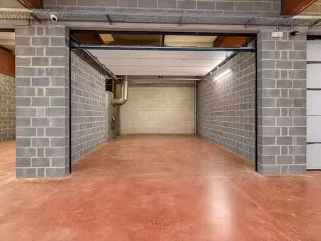 entrepôt dans un immeuble sécurisé  idéalement situé à herse