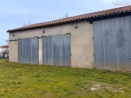 location hangar