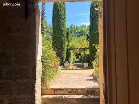 exclusivité : château historique à uzès de plus de 900m2