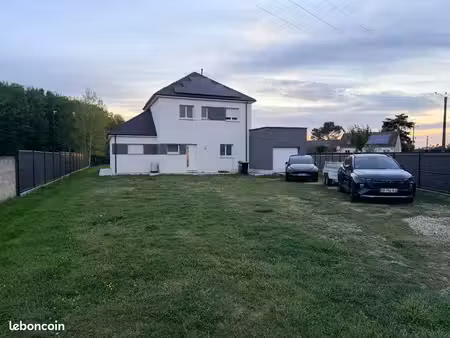maison 110 m2  1800 m2 de terrain  panneaux solaire