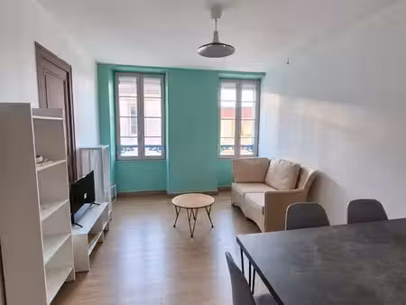 t2 meublé – 45 m² – centre-ville de rochefort